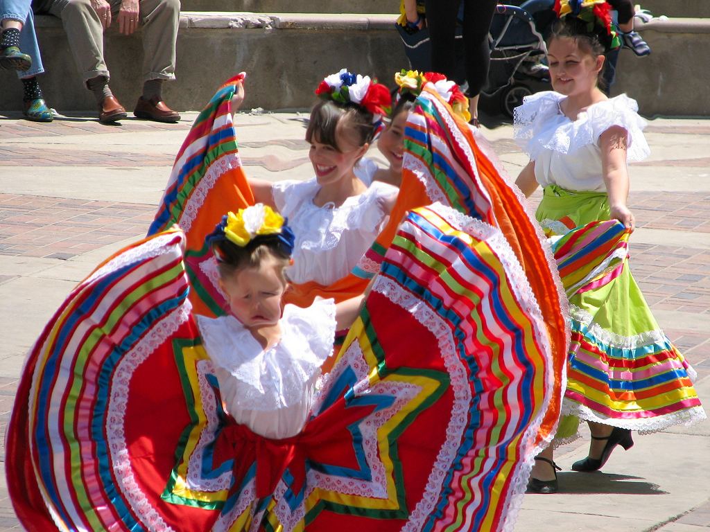 Liquib Warped Spanish Dancers